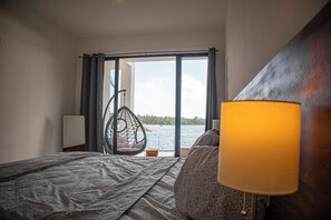 8 bedrooms, WiFi, bed sheets