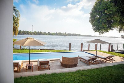 CASA BLANCA - EL ZAPOTE, EL SALVADOR
SALIDA AL ESTERO Y BOCANA