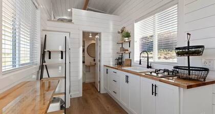 Tiny Home Near Zion National Park with Breathtaking Views, Star Gazing, Hot Tub