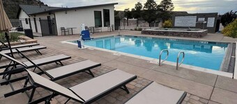 Cozy Tiny Home Near Zion National Park with Breathtaking Views and Star Gazing