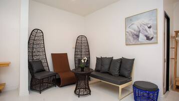 Villa | Premium bedding, in-room safe, individually decorated