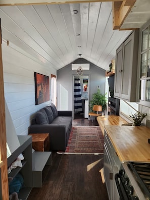 Living area - Tiny Home Lodge near Zion and Bryce Parks. Hot Tub, Stargazing, Stunning Views (Apple Valley)