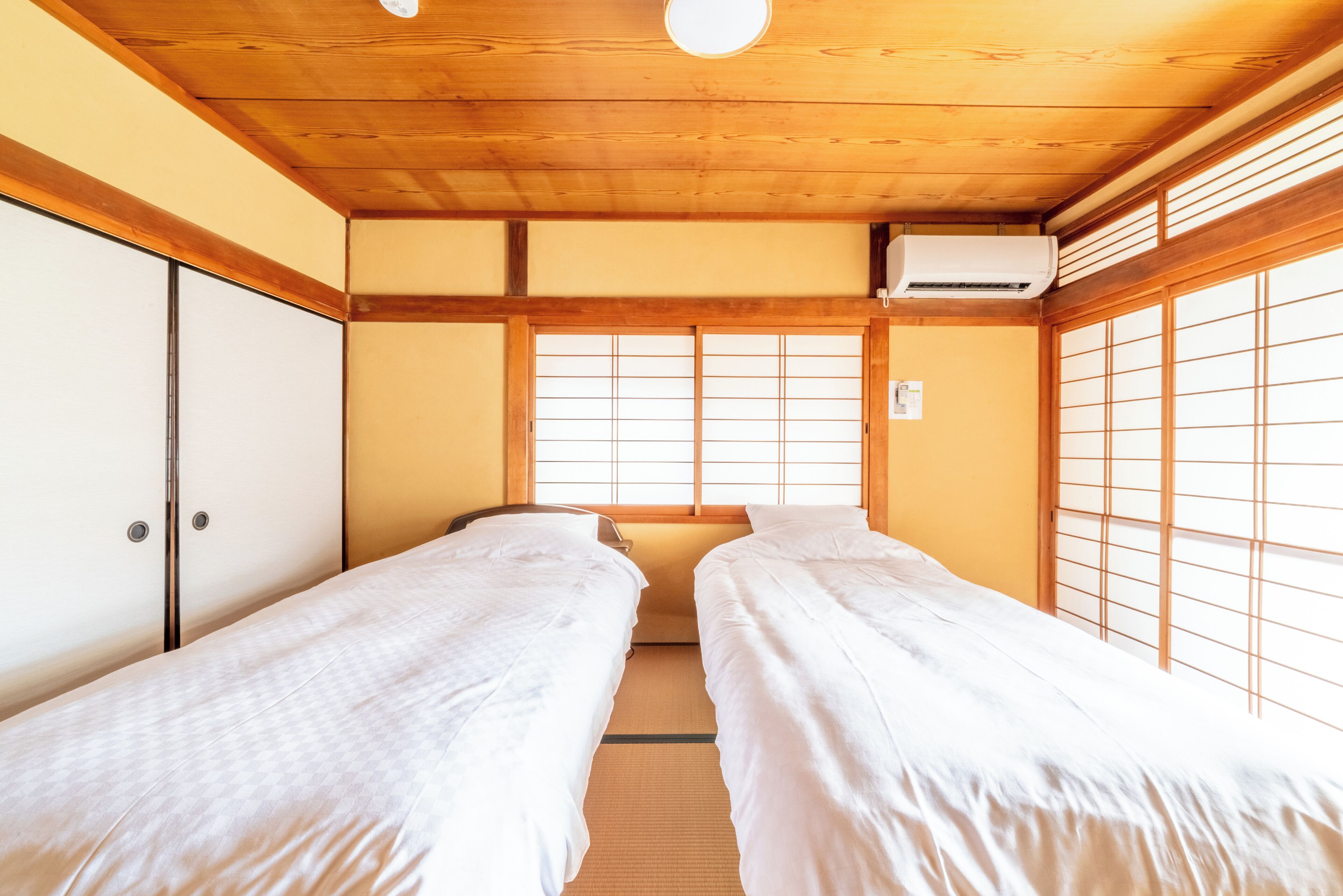 4 多间卧室、办公桌、熨斗/熨衣板、旅行婴儿床