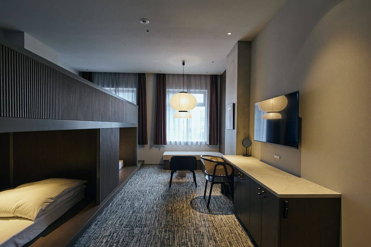 Bank Premier, Non Smoking