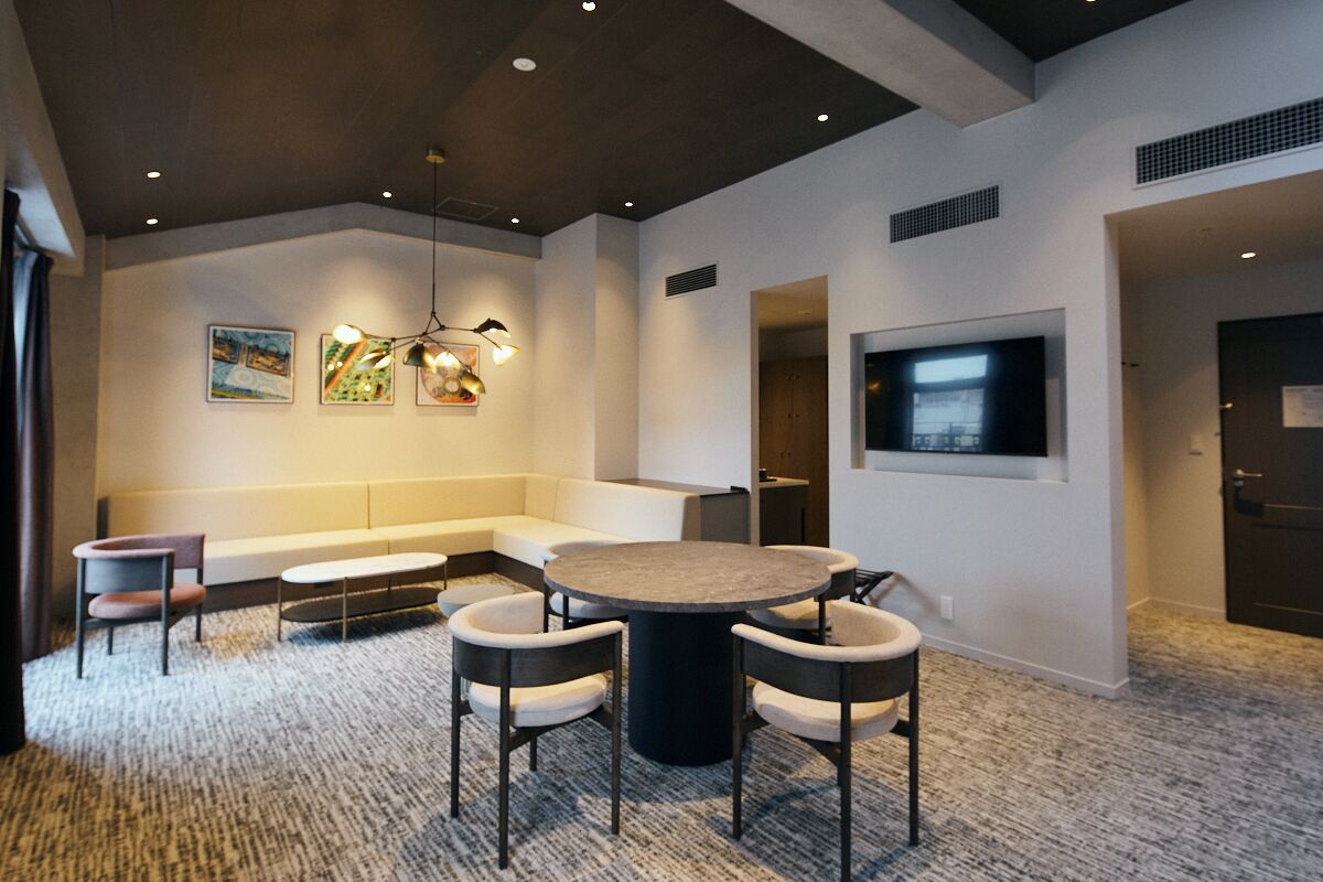 Bank Suite, Non Smoking | Down comforters, desk, free WiFi, bed sheets