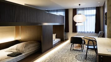 Bank Premier, Non Smoking | Down comforters, desk, free WiFi, bed sheets