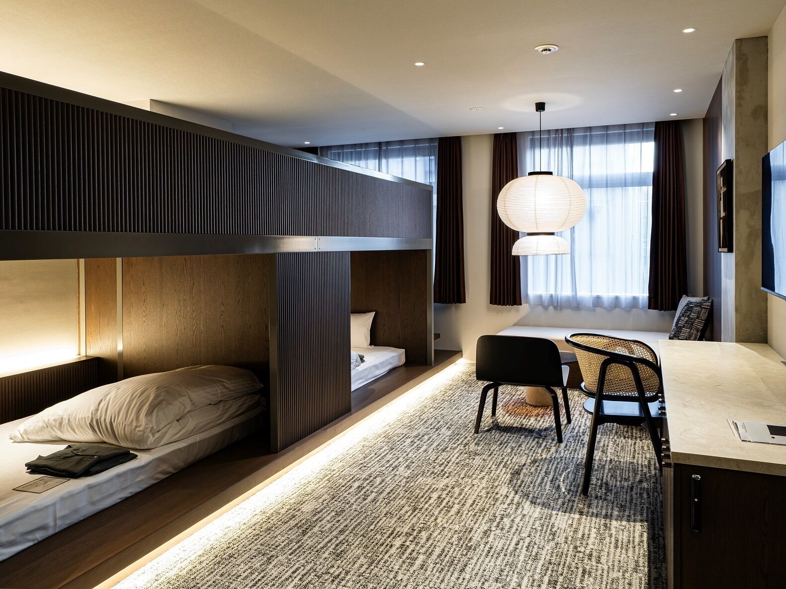 Bank Premier, Non Smoking | Down comforters, desk, free WiFi, bed sheets