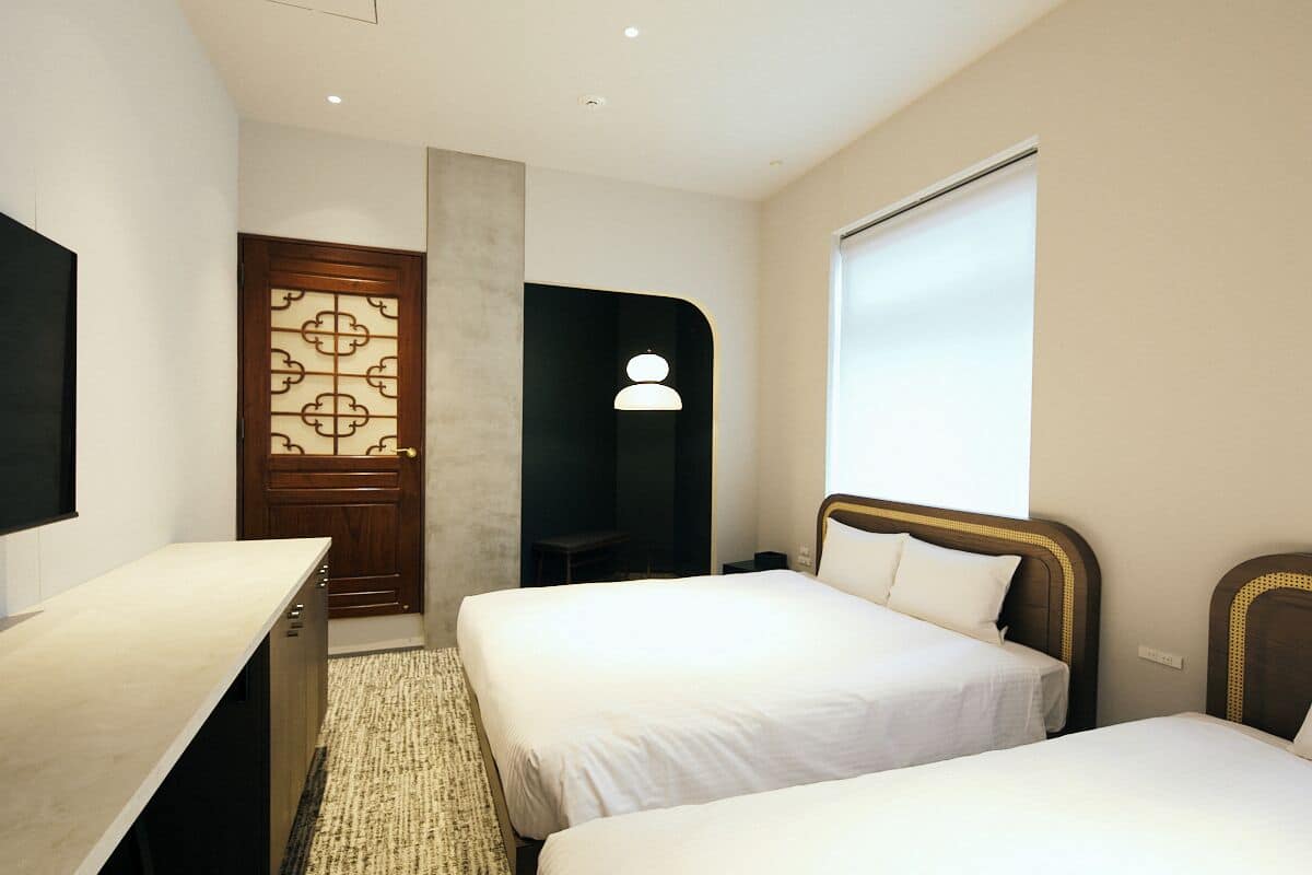 Kahden hengen premier-huone (kaksi sänkyä), tupakointi kielletty | Untuvapeitot, työpöytä, ilmainen Wi-Fi