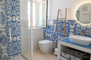 Shower, free toiletries, hair dryer, towels - Trullo Flamingo - Charming fully renovated Villa with private pool (Puglia)