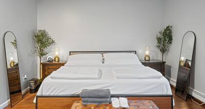 3 Story Building: 6Bed 4Bath, Arcade, Massage Lounge, train 7min, NYC 20min