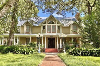 Victorian #7 Cottage at Steinhatchee Landing Resort