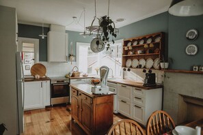 Réfrigérateur, micro-ondes, four, lave-vaisselle