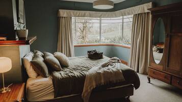 4 bedrooms, iron/ironing board, WiFi