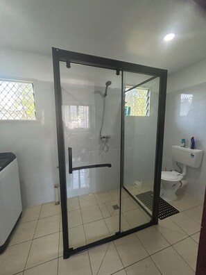 Towels, soap, toilet paper - KUKi's Retreat (Apia)