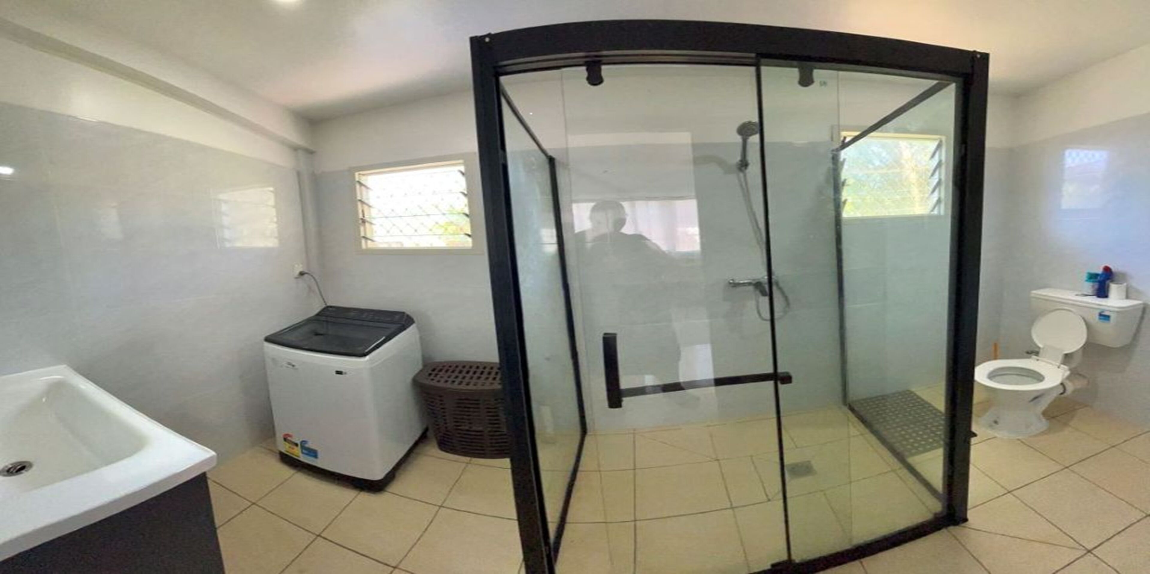 Serviettes fournies, savon, papier toilette