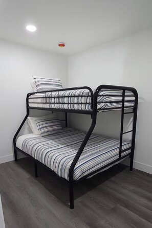 2 bedrooms, WiFi, bed sheets, wheelchair access