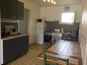 Microondas, horno, parrilla de estufa y lavavajillas 