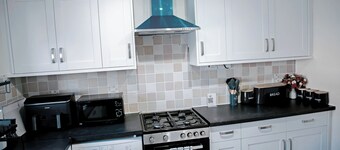 Tranquil 3B House- Sleeps 6, Garden & Free Parking