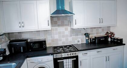 Tranquil 3B House- Sleeps 6, Garden & Free Parking