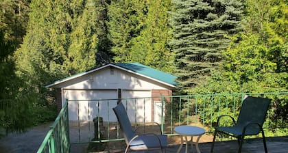 Woodland Retreat in Spokane / Mead