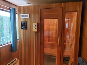 Interior - Woodland Retreat in Spokane / Mead (Mead)