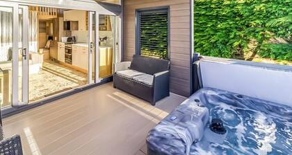 Pladda Pod with Hot Tub S