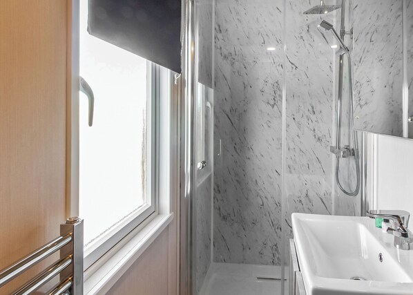 Bathroom - Pladda Pod with Hot Tub S (Ayr)