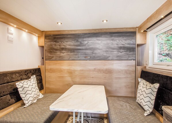 Unclassified image, 1 of 10, button - Pladda Pod with Hot Tub S (Ayr)