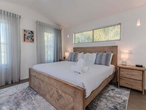 5 bedrooms, desk, iron/ironing board, free WiFi