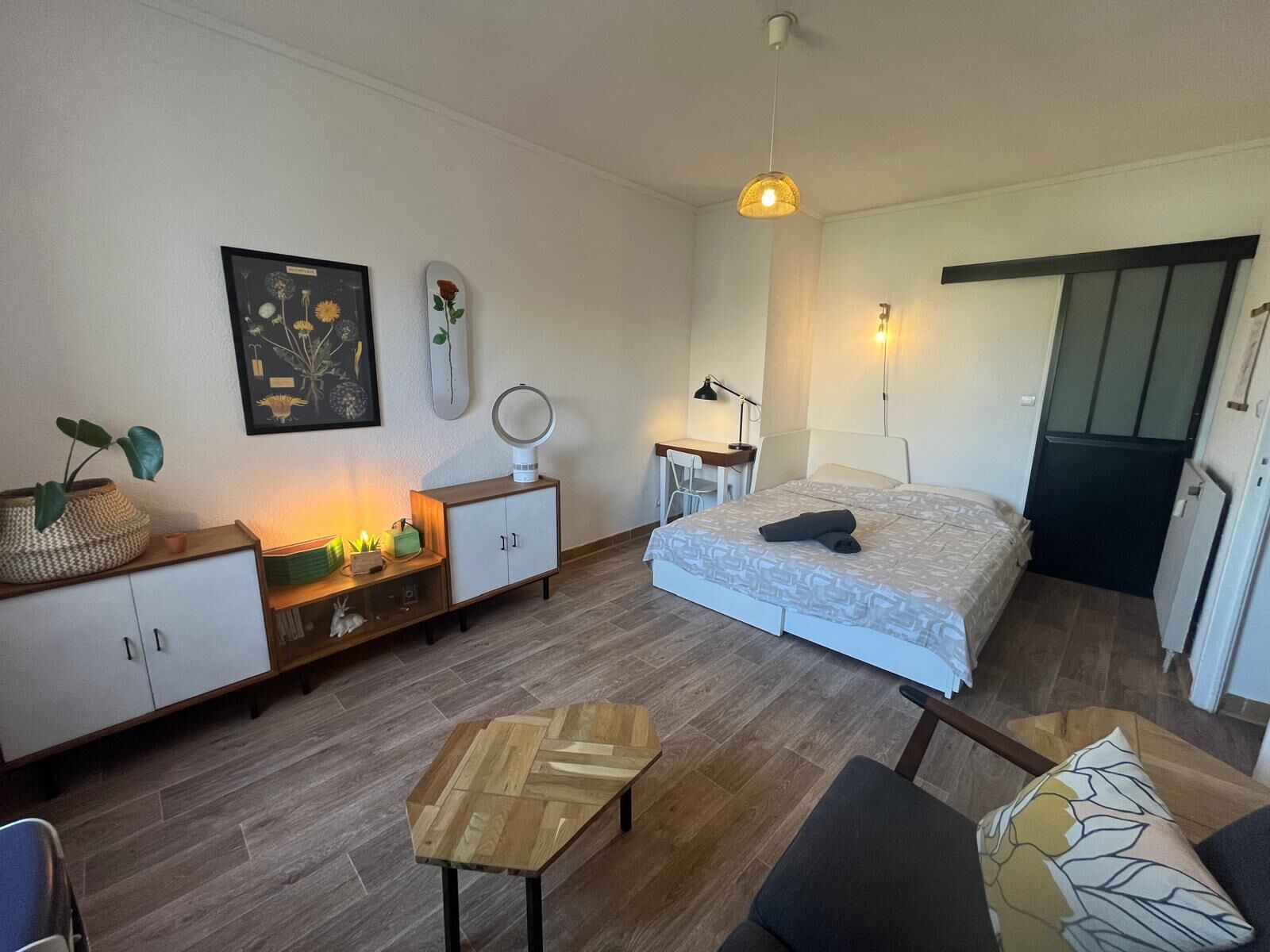 Skrivebord, strygejern/strygebræt, gratis Wi-Fi, sengetøj