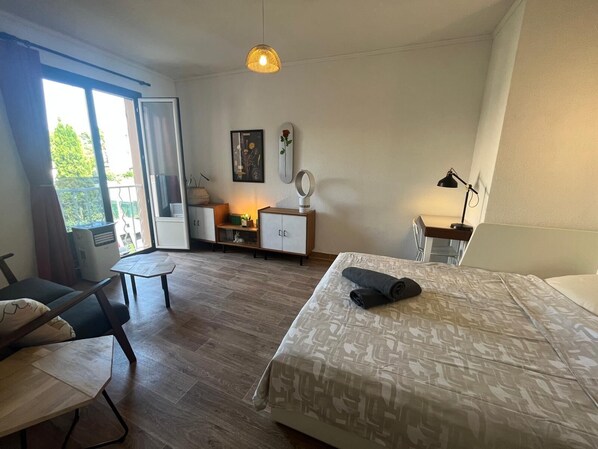 Desk, iron/ironing board, free WiFi, bed sheets