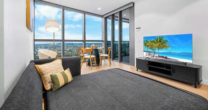 Modern River View 1BR at QW | Pool & Gym Access