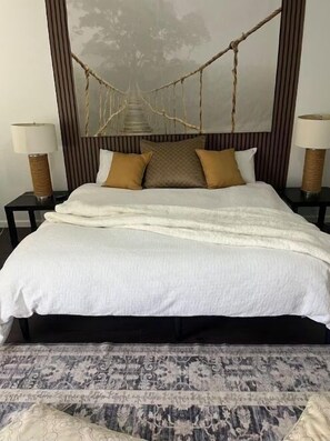 3 bedrooms, iron/ironing board, WiFi, bed sheets - THE ZEN LUXE LOUNGE (Cedar Park)