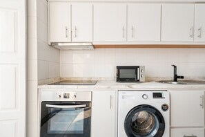 Fridge, oven, coffee/tea maker, toaster