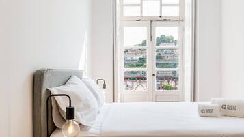 2 bedrooms, iron/ironing board, internet, bed sheets