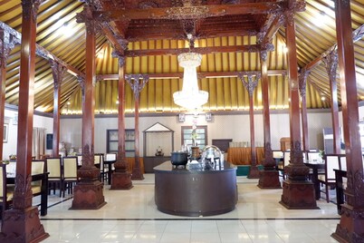 Ataya Hotel by Qinarya