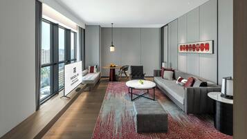 Cortinas blackout, cunas gratuitas, wifi gratis y ropa de cama