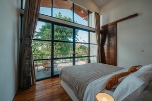 3 bedrooms, in-room safe, free WiFi, bed sheets