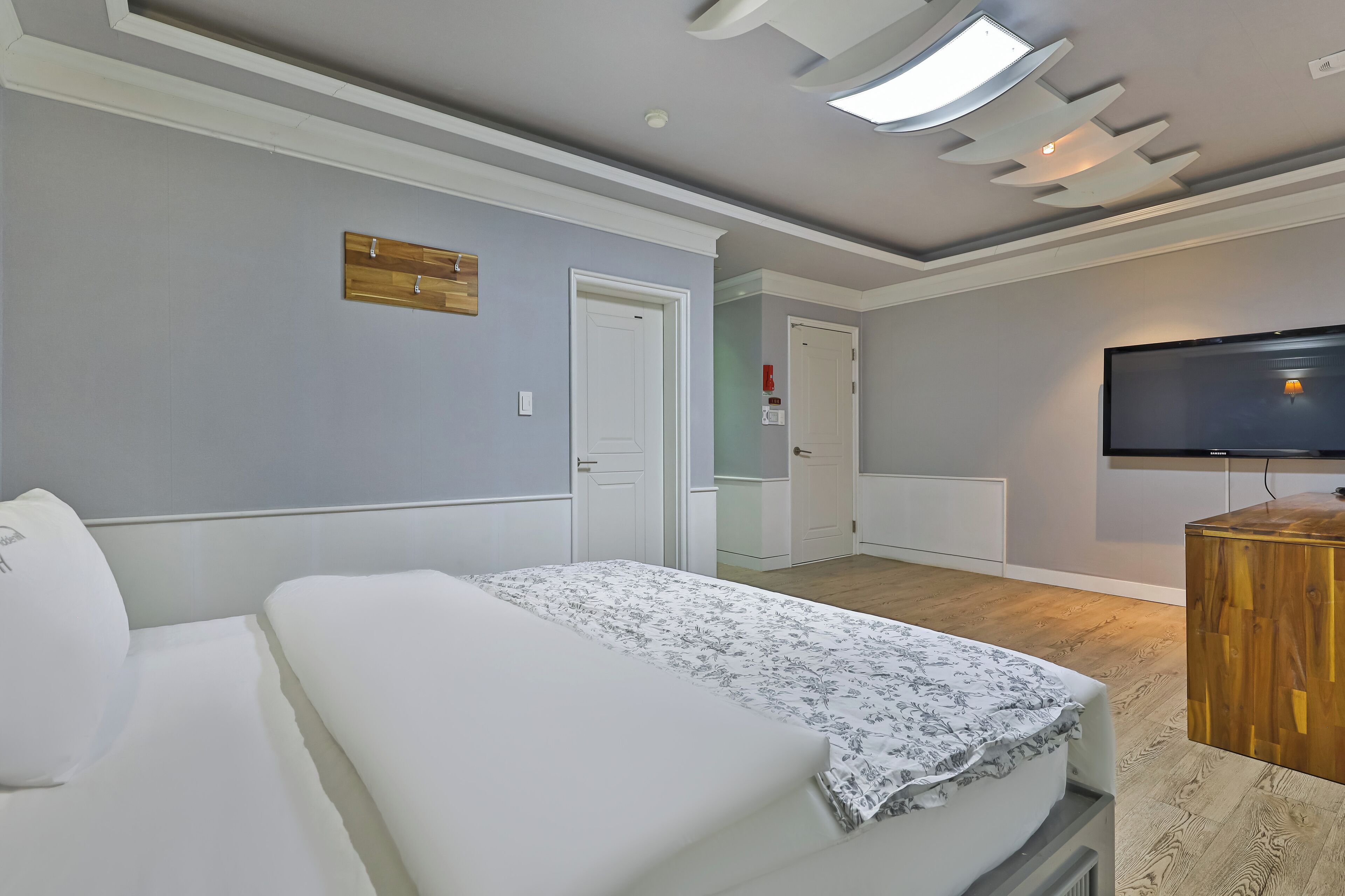 Desk, laptop workspace, soundproofing, iron/ironing board