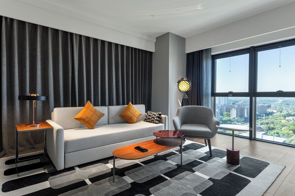 Basic-Suite | Verdunkelungsvorhänge, Bügeleisen/Bügelbrett, kostenlose Babybetten