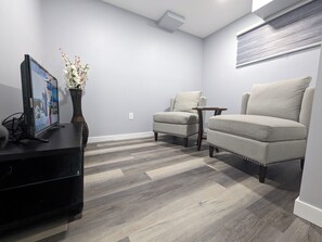 TV - Home away from home! Entire basement suite with privacy and driveway parking! (Winnipeg)