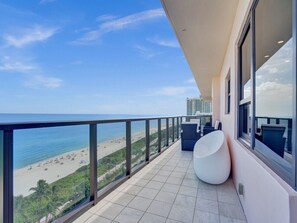 Property grounds - Luxury 2BR Oceanfront Penthouse with Two Private Balconies / PH-2 (Miami Beach)