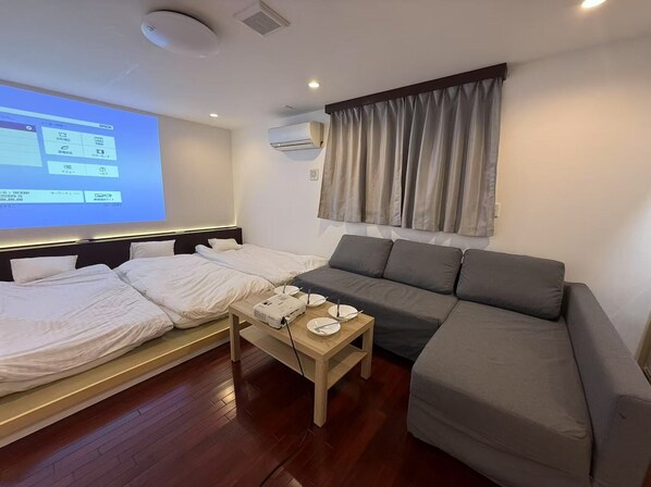 4 habitaciones, tabla de planchar con plancha, wifi y ropa de cama 