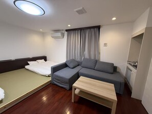 Fireplace - Narita Airport pickup and drop off, families and children OK (冨里市)