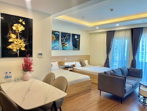 Deluxe Quadruple Room, Balcony, Sea View | In-room dining - Dan - FLC Sea Tower Quy Nhon (Quy Nhon)