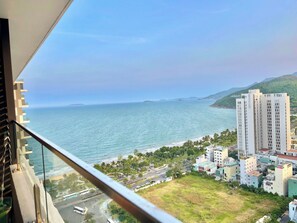 Deluxe Quadruple Room, Balcony, Sea View | Beach/ocean view - Dan - FLC Sea Tower Quy Nhon (Quy Nhon)