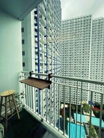 Kondo Deluks, 1 kamar tidur, balkon, pemandangan kolam renang | Balkon