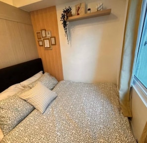 Cortinas blackout, tabla de planchar con plancha y wifi gratis