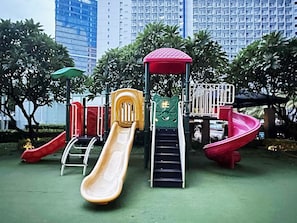 Área de juegos infantiles al aire libre