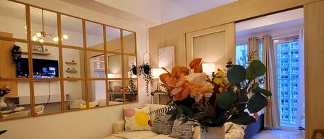 Deluxe Condo, 1 Bedroom, Balcony, Pool View | Living room